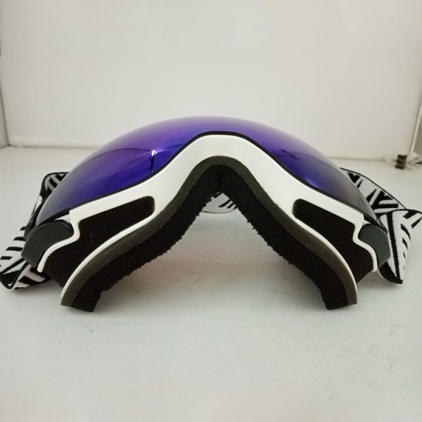 Custom dual lens magnetic snow goggles with clip lock